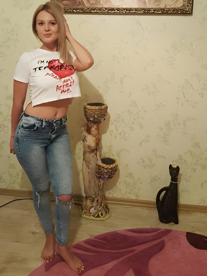 Виталина привлекальеная девушка из Шарья цена от 5000 руб