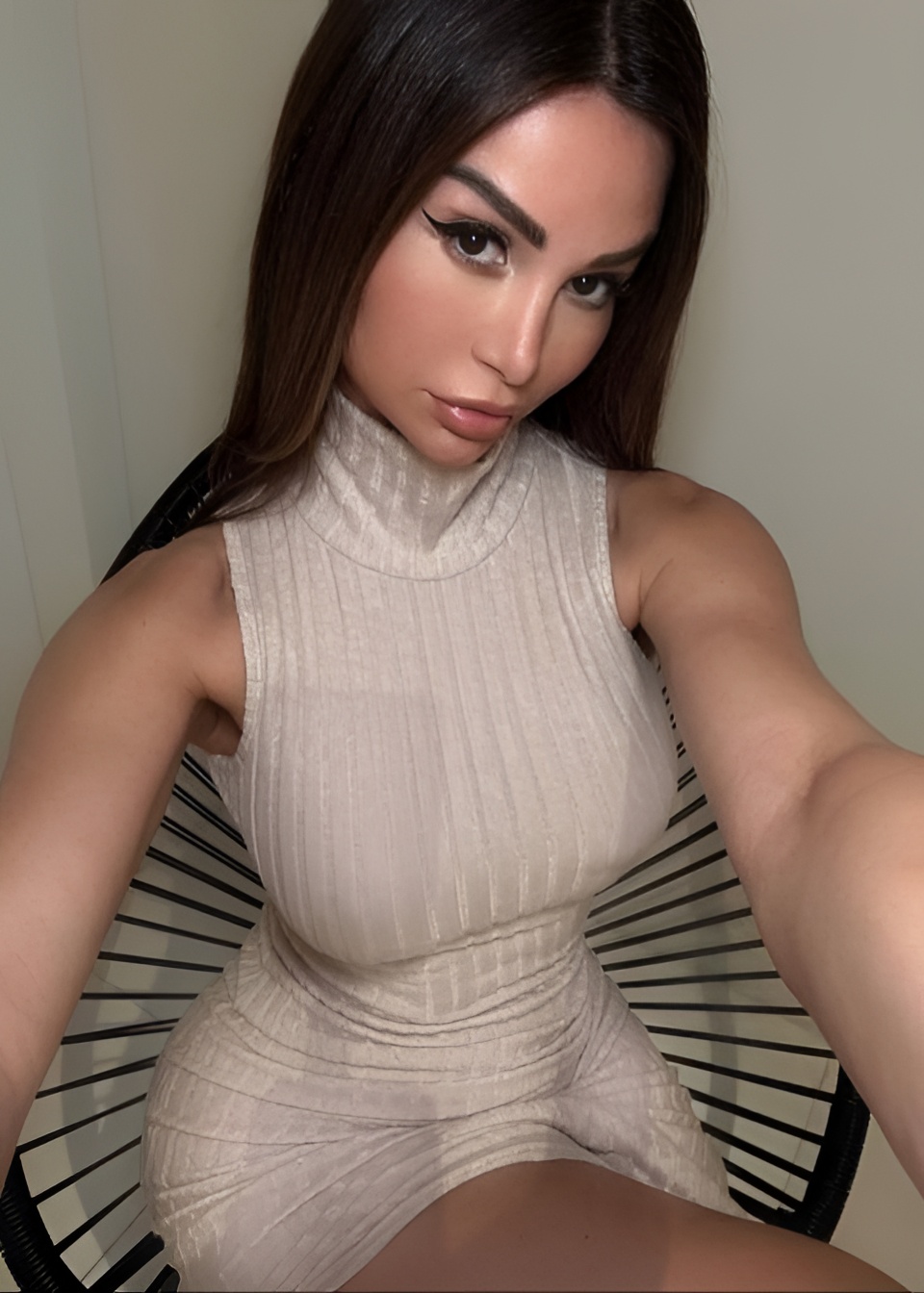 Дина привлекательная девушка из Шарья цена от 8000 руб