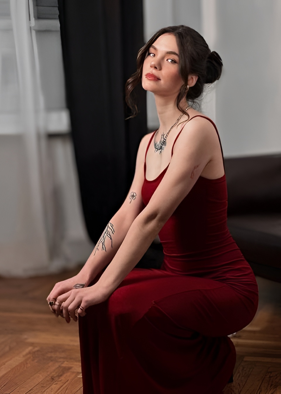 Кристина привлекательная девушка из Шарья цена от 15000 руб