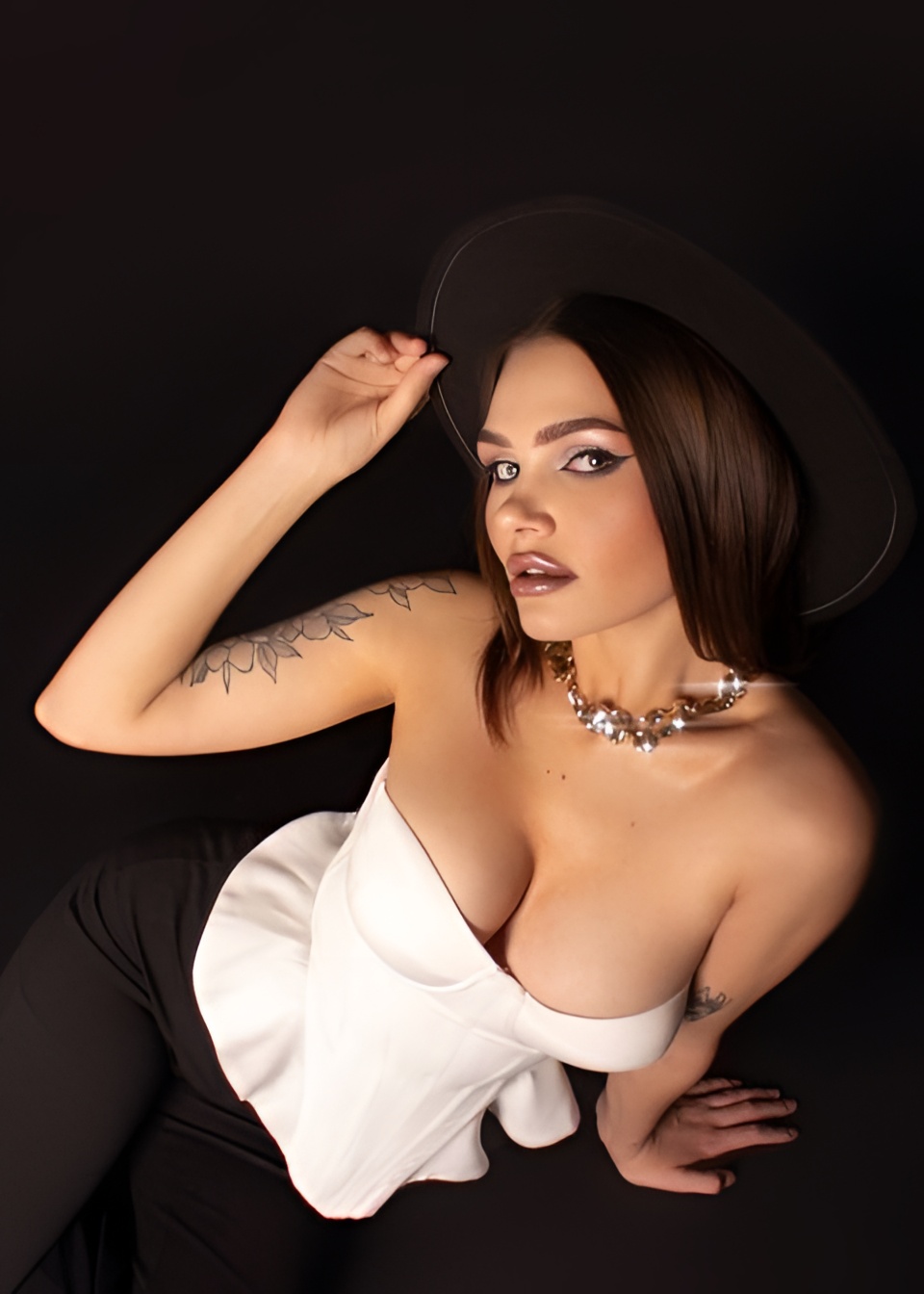 Яна привлекательная девушка из Шарья цена от 6000 руб