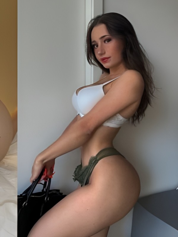 Алена привлекательная девушка из Шарья цена от 1500 руб