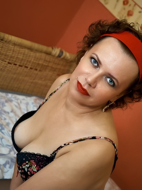 Варвара привлекательная девушка из Шарья цена от 5000 руб